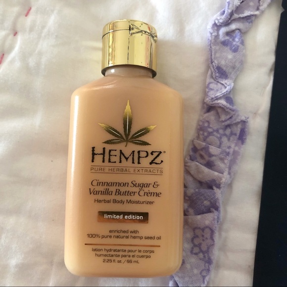 Makeup And Skincare Gift Set: Multiple Brands - Picture 4 of 7